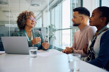 consultive-meeting-with-lawyer