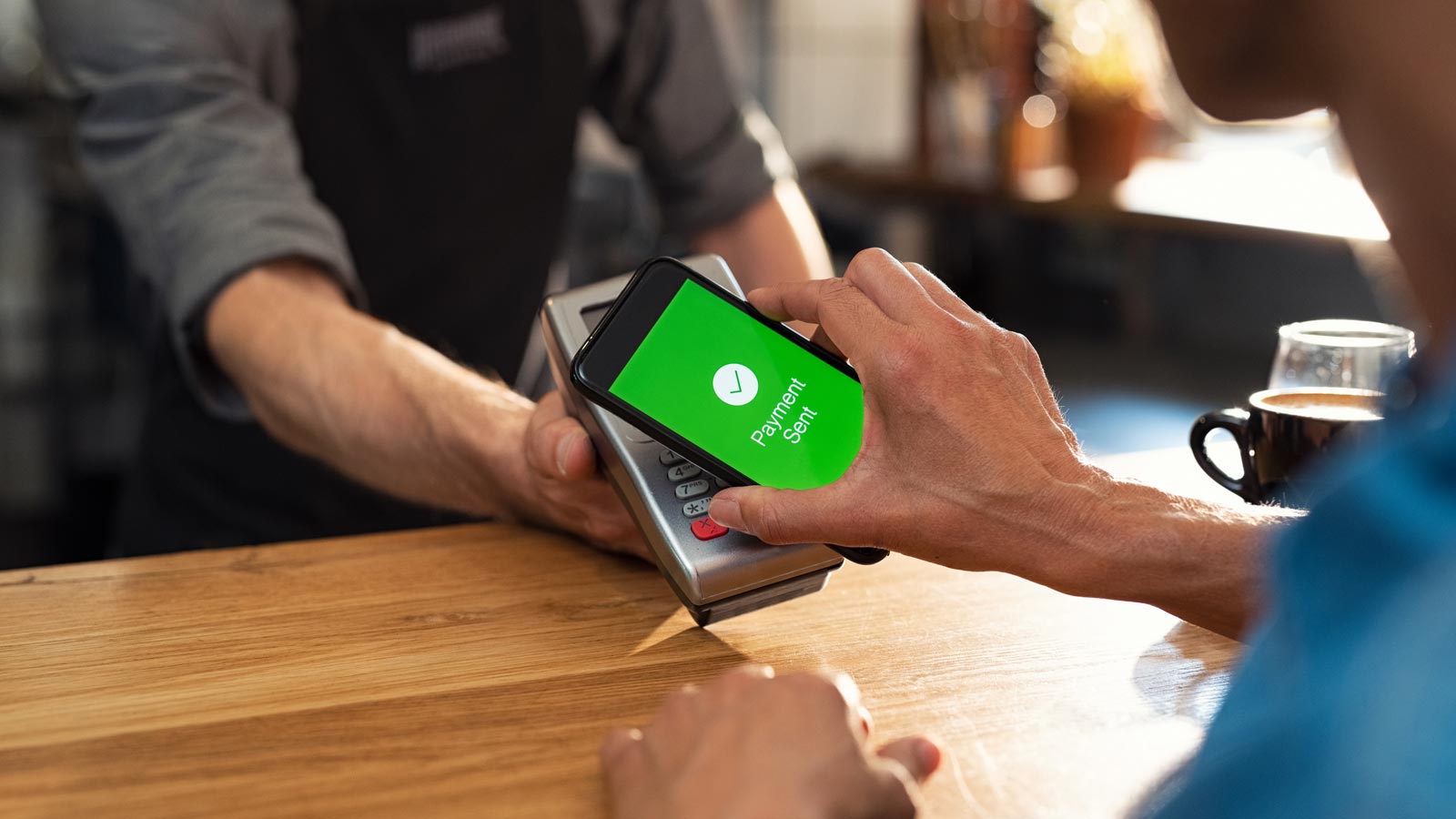 Retail 2022: Contactless Shopping and CX Take Center Stage